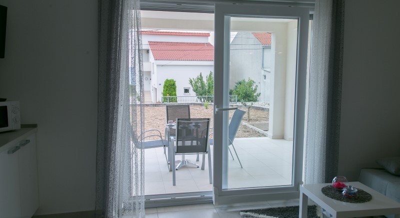 Apartments Navi - Apartment 1 (2+2) Exit to balcony from living room